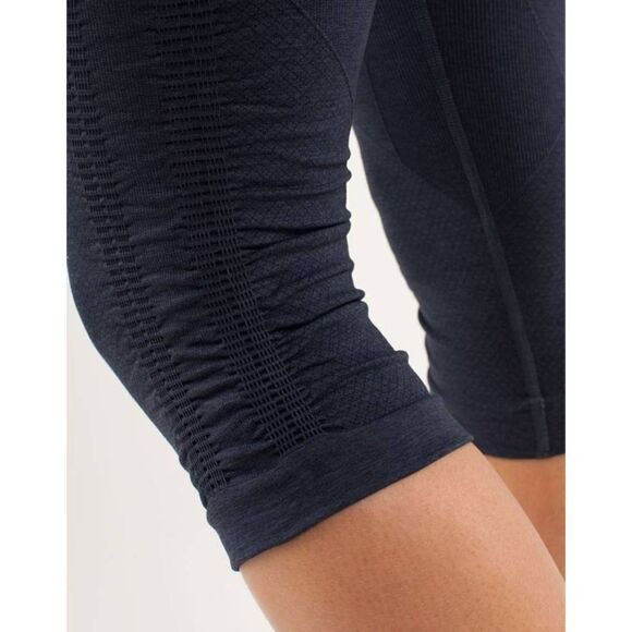 LULULEMON ATHLETICA In The Flow Crop in Inkwell Size 8 - Picture 3 of 8